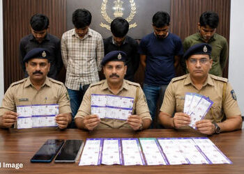 અમદાવાદ: IPL 2026 ફાઇનલની ટિકિટોનું કાળાબજાર કરતાં 5 ગઠિયા ઝડપાયા, ત્રણ ગણા ભાવે ટિકિટ વેચવાનો પ્લાન…