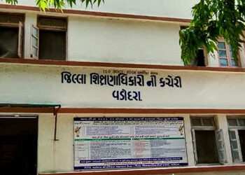 વડોદરામાં આંગણવાડીના બાળકોના એડમિશન અટકતા વાલીઓ દ્વારા હોબાળો | Parents protest against suspension o…