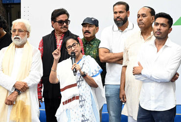 ‘ભગવાન તમને માફ નહીં કરે, અમે જોઈ લઈશું…’: હોસ્પિટલ પ્રશાસન પર ભડક્યા મમતા બેનરજી | Abhishek Baner…