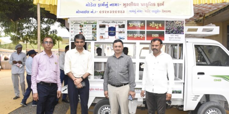 વડોદના ખેડૂત સંજયસિંહ ગોહિલની પ્રેરણાદાયી ગાથા પ્રાકૃતિક ખેતીના ઉત્પાદનોનું એડવાન્સ બુકિંગ થાય છે