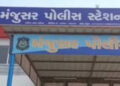 ૭૧ મોબાઇલ ફોન સાથે નેપાળી યુવક સહિત બે ઝડપાયા | Two arrested including a Nepali youth with 71 mobile…
