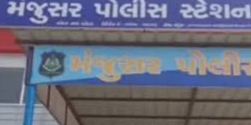 ૭૧ મોબાઇલ ફોન સાથે નેપાળી યુવક સહિત બે ઝડપાયા | Two arrested including a Nepali youth with 71 mobile…
