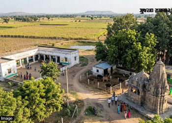 મહેસાણામાં ચોંકાવનારી ઘટના : શાળા મંદિર અને ગામનો વિસ્તાર વેચી માર્યો, બે NRI સહિત 14 સામે ગુનો | Me…