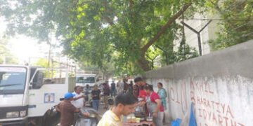 વડોદરામાં દબાણ હટાવો ઝુંબેશ : ગેરકાયદે ખડકાયેલા લારી-ગલ્લા, પથારાના દબાણો હટાવાયા, 4 ટ્રક સામાન કબજે…