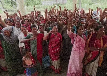 નર્મદા: રાજપીપળા જિલ્લા પંચાયત કચેરી ખાતે આશા વર્કર બહેનોનો હલ્લાબોલ, 3 મહિનાથી મહેનતાણું ન મળતાં અધ…