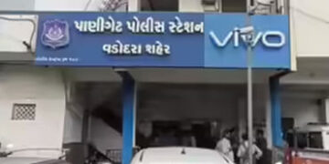ડભોઇ રોડની દુકાનમાં દારૂની મહેફીલ માણતા 6 નશેબાજ ઝડપાયા