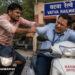 અમદાવાદ : વટવામાં રેલવે કર્મચારીનો વાહન અથડાવી અધિકારી ઉપર હુમલો | Emon chon angangen taraku a atai …