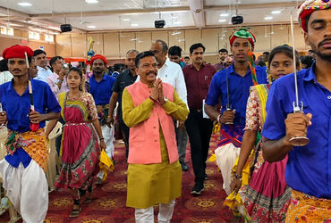 ગોધરા: “આર્થિક લાભો મળ્યા પછી પણ ભૂખ ભાંગતી નથી”, શિક્ષકો પરના કૃષિ રાજ્ય મંત્રીના નિવેદનથી ખળભળાટ |…