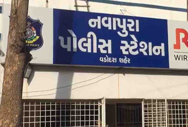 નવાપુરામાં નજીવી બાબતે યુવકને ચાકુના ઘા મારી દીધા | Youth stabbed to death over trivial matter in Na…