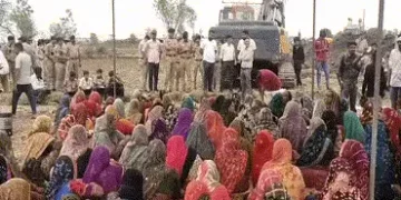 અમદાવાદ: સાણંદના ડરણ ગામે ખેડૂતોની મંજૂરી વિના પાઇપલાઇન નાખતા હોબાળો, પોલીસ કાફલો તહેનાત | Farmers a…