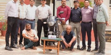 અમદાવાદ: ચેઈન સ્નેચિંગ કરતા બે રીઢા ગુનેગાર ઝડપાતા 6 ગુના ઉકેલાયા, મંદિર-દેરાસર વિસ્તારમાં શોધતા હતા…