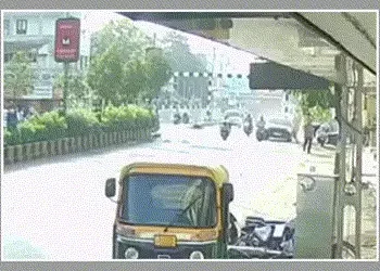 રાજકોટમાં હિટ એન્ડ રન: બેફામ કારે મોપેડ ચાલકને ઉડાવ્યો, હૃદય કંપાવનારા દ્રશ્યો CCTVમાં કેદ | Speedin…