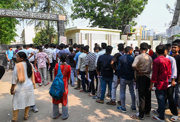 NEET રિ-એક્ઝામમાં બિહારમાં બીજાનું પેપર લખતા 9 ‘મુન્નાભાઈ’ સહિત 30ની ધરપકડ | NEET UG Re Exam 30 Arre…