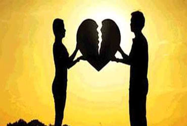 પરિવારની મરજી વિરૃધ્ધ લવમરેજ કરનાર યુવતી બે જ વર્ષમાં પતિના પ્રેમના અતિરેકથી કંટાળી…છૂટવા મદદ માગી…