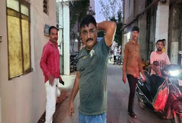 જામનગર પાલિકાના દબાણ હટાવ વિભાગના કર્મચારીઓ પર જીવલેણ હુમલો કરનારા આરોપીઓ સામે ગુનો નોંધાયો | Jamnag…