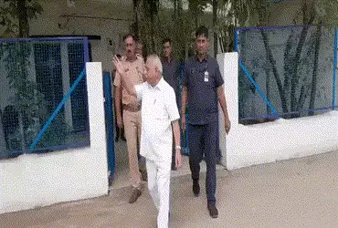 VIDEO: કલોલ નજીક પૂર્વ નાયબ મુખ્યમંત્રી નીતિન પટેલને થયો ટ્રાફિક જામનો કડવો અનુભવ, પોલીસનો ઉધડો લીધો…