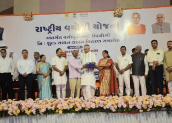 ભાવનગરમાં રાજ્યપાલ શ્રી આચાર્ય દેવવ્રતજીના અધ્યક્ષસ્થાને રાષ્ટ્રીય વયોશ્રી યોજના અંતર્ગત નિઃશુલ્ક સા…