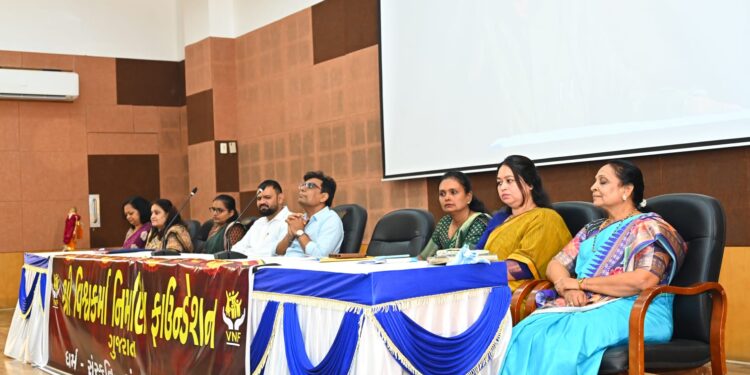 વિશ્વકર્મા પંચાલ લુહાર સમાજના પ્રથમ ઐતિહાસિક મહિલા અધિવેશન અંતર્ગત અમદાવાદ ખાતે પૂર્વ તૈયારી મિટિંગ …