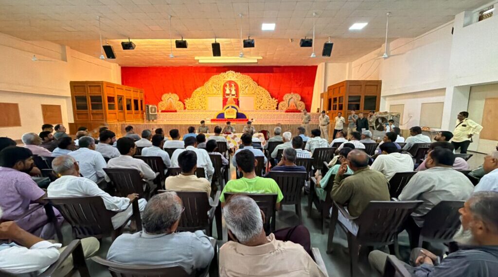 બોટાદ જિલ્લા પોલીસ વડા ની ઉપસ્થિતિમાં ગઢડામા રથયાત્રા સમિતિ અને શાંતિ સમીતીની યોજાઈ મીટીંગ..