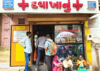 ધોળીકૂઈ (કપડવંજ) ખાતે નાના બાળકો માટેની “રતવાની દવા”ના નામે ચાલતા બિનઅધિકૃત ઉત્પાદન અને વેચાણ નેટવર્…