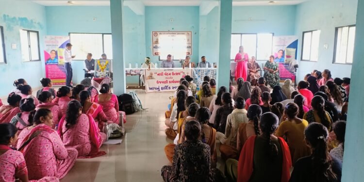 નારી વંદન ઉત્સવ અંતર્ગત ગારિયાધારમાં ‘મહિલા, બાળ અને આરોગ્ય દિવસ’ની ઉજવણી કરવામાં આવી