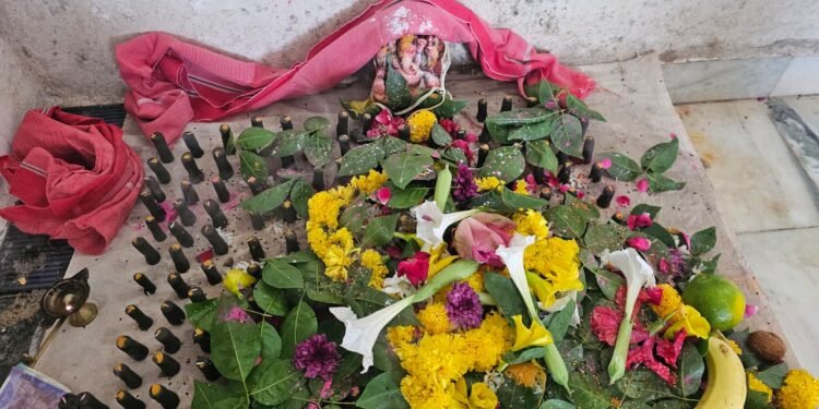 રામેશ્વર મહાદેવ મંદિરમાં પાર્થેશ્વર શિવલિંગનું પૂજન