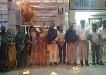 લીંબડી રેલવે સ્ટેશન ખાતે 1000થી વધુ દીવડાઓ પ્રગટાવાયા | સેવા સંકલ્પ અભિયાન અંતર્ગત ભવ્ય કાર્યક્રમ