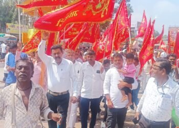 ભાદરવી પૂનમના મહામેળામાં માં અંબાના ચરણોમાં ડુંગરી ભીલ સમાજની ભક્તિ