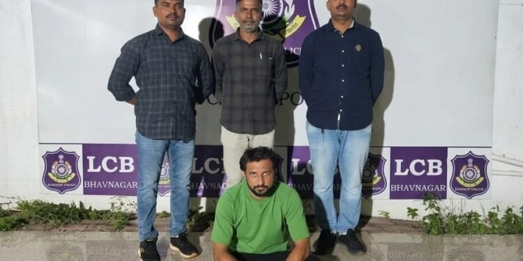 છેલ્લાં ચારેક વર્ષથી આણંદ જિલ્લાના તારાપુર પોલીસ સ્ટેશનમાં દાખલ થયેલ જી.એસ.ટી.ને લગતાં ખોટા દસ્તાવેજ…