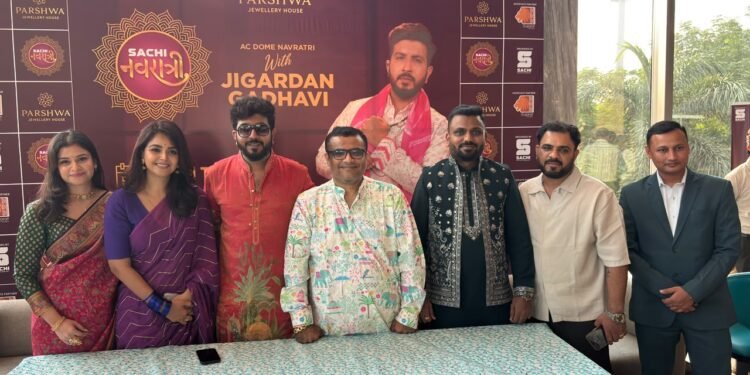 સાચી એન્ટરટેઇનમેન્ટ અને પાર્શ્વ જ્વેલરી હાઉસ દ્વારા સિટીના રોકસ્ટાર જીગરદાન ગઢવીના સૂરે ‘સાચી નવરાત્…