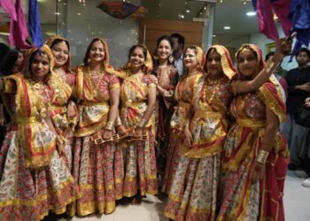 નઈ નવેલી’ના પ્રમોશન માટે યામી ગૌતમ ધર અને મધુબંતી બાગચી અમદાવાદ પહોંચ્યાં, નવરાત્રિના પ્રથમ દિવસે જા…