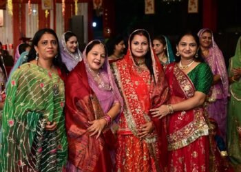 કસ્તૂરીનગર નવરાત્રી મહોત્સવમાં ભવ્ય તલવાર રાસે જમાવ્યું આકર્ષણ
