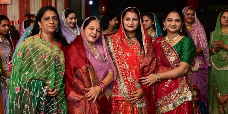 કસ્તૂરીનગર નવરાત્રી મહોત્સવમાં ભવ્ય તલવાર રાસે જમાવ્યું આકર્ષણ