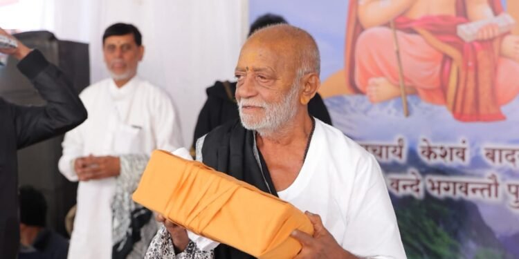 દુર્ગમ સ્થાને યાત્રાની વ્યવસ્થા કોઈ ચેતના કરે છે:મોરારીબાપુ ‘માનસ ભારત સ્વસ્તિક યાત્રા’નુ પ્રથમ ચરણ …