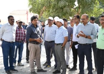મંડળ રેલ પ્રબંધક શ્રી દિનેશ વર્માએ ખીજડિયા અને અમરેલી સેક્શનમાં બ્રોડગેજ નિર્માણ કાર્યોનું વિસ્તૃત સ…